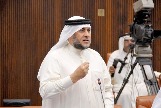 علي أحمد: هناك فساد مالي كبير