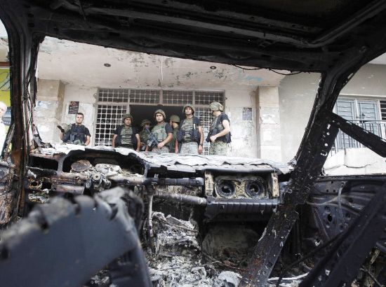 عناصر من الجيش اللبناني ينتشرون في صيدا على إثر المواجهات الأخيرة-reuters