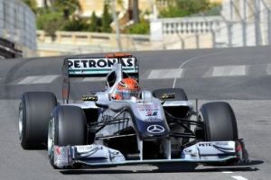 مرسيدس يهيمن على التجربة الحرة الأولى لسباق فورمولا الألماني