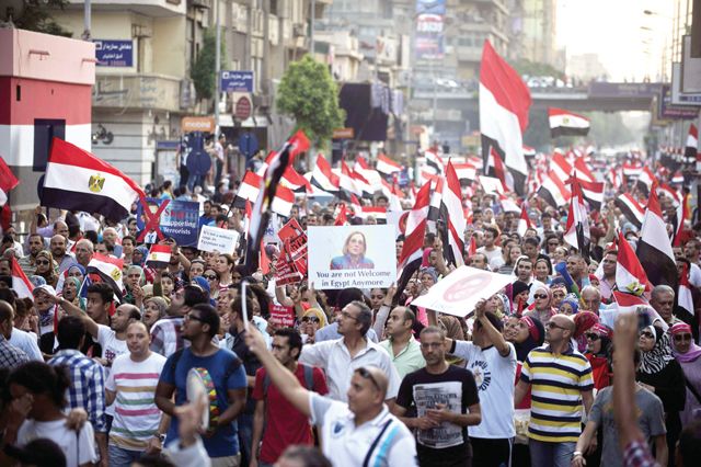 مناوئو مرسي في مسيرة متجهة إلى ميدان التحرير - AFP