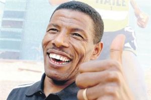 العداء الإثيوبي الأسطورة هايلي جيبرسيلاسي يتطلع إلى دخول عالم السياسة 