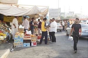 إقبال كبير على الأسواق واستقرار بالأسعار... (شاهد الصور)