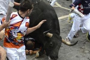 اصابة استرالية في سباق سان فيرمن لعدو الثيران باسبانيا 