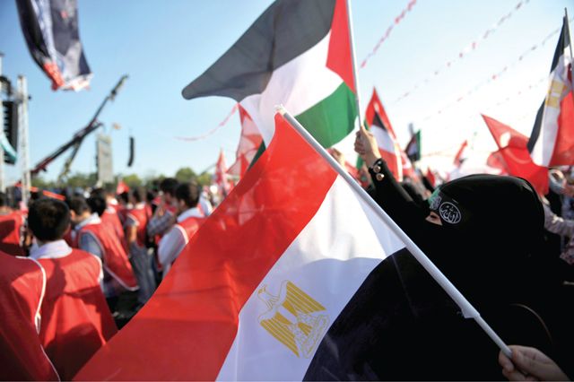 أنصار التيار الإسلامي في تركيا يتظاهرون دعماً للرئيس المصري المخلوع -  AFP