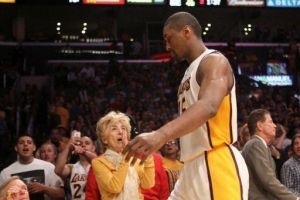 الدوري الاميركي للمحترفين: وورلد بيس من ليكرز الى نيكس