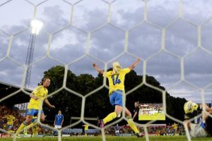 السويد تهزم إيطاليا في 12 دقيقة .. وفنلندا تودّع بطولة أوروبا للسيدات