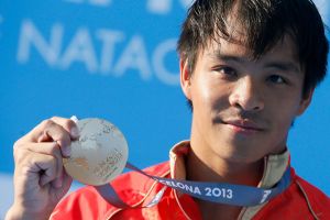 الصيني هي يمنح بلاده الذهبية السابعة في الغطس ببطولة العالم