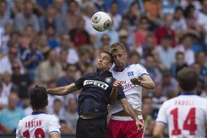 تعادل هامبورغ وميلان 1-1