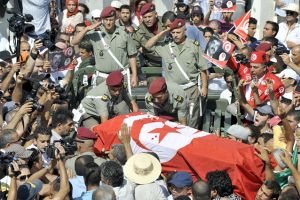 آلاف التونسيين يطالبون بإسقاط حكم الإسلاميين
