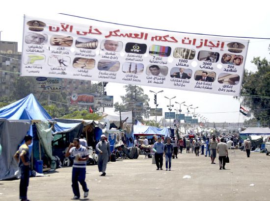 أنصار جماعة «الإخوان المسلمين» يواصلون اعتصامهم في رابعة العدوية  - رويترز
