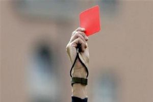 تهديدات بالقتل لحكم أرجنتيني بسبب الأخطاء في مباراة بالدوري