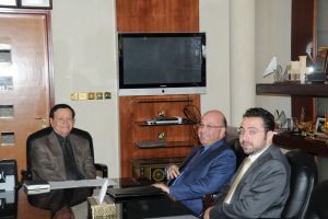 وزير الصناعة يؤكد على أهمية الشراكة بين القطاعين العام والخاص