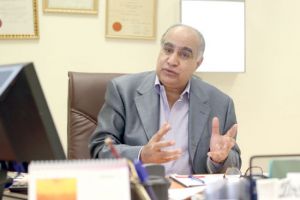 أدعو لدعم الاستثمار الطبي ببنية تشريعية قوية