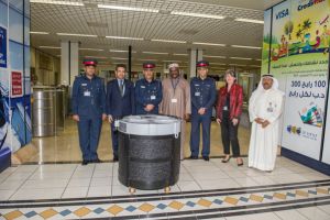 شركة مطار البحرين تسلم الداخلية حاوية للمناولة تصد انفجار الأمتعة المحتوية على مواد قابلة للانفجار