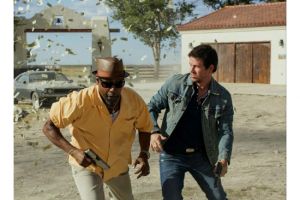 لِصَّان ظريفان وشرطيان فاسدان وأحمقان طيبان في «2Guns»