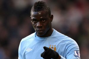 بالوتيلي المتقلب يخطف هدف الفوز وكذلك عناوين الأخبار