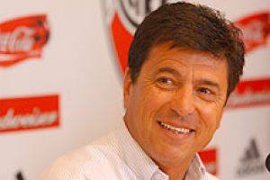 الأرجنتيني باساريلا يتلقى عرضا لتدريب المنتخب القطري 