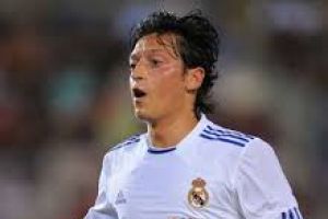 أوزيل مستعد للظهور الأول مع ارسنال ومانشستر يحاول تعويض ما فاته في الدوري الإنجليزي 