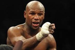 مايويذر الملاكم البارع يهزم الفاريز ويبقى دون هزيمة 