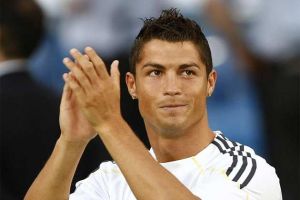 رونالدو يمدد تعاقده مع ريال مدريد 