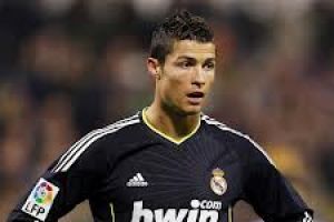 كريستيانو رونالدو يمدد عقده على اساس راتب سنوي قياسي 