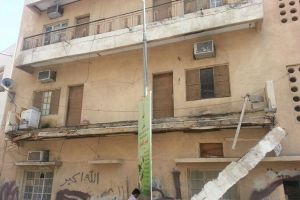 انهيار شرفة مبنى بالصالحية ولا إصابات ..شاهد الصور