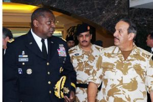 القائد العام لقوة دفاع البحرين يجتمع مع القائد العام للقيادة المركزية الأمريكية