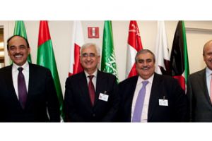 وزير الخارجية يتراس جانب مجلس التعاون في اجتماع الترويكا