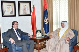 وزير الداخلية يستعرض مع السفير البريطاني العلاقات الثنائية القائمة بين البلدين الصديقين