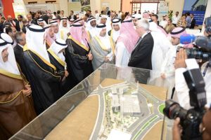 نيابة عن رئيس الوزراء.. وزير المالية يفتتح معرض هندسة العمليات (ميبيك 2013)