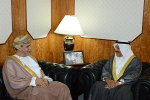 الصالح يثني على جهود السفير العماني لدى البحرين