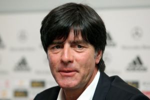 الهروب من موقعة السويد الفاصلة يسيطر على لوف قبل لقاء أيرلندا