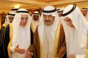 رئيس الوزراء يستقبل عائلة كانو ويشيد بدور العائلات البحرينية في ترسيخ الهوية 