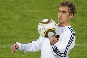 لوف يقرر الدفع بفيليب لام في مركز الظهير الأيمن في لقاء أيرلندا