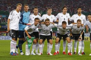 ألمانيا تكشف عن قميصها الجديد لكأس العالم الشهر المقبل