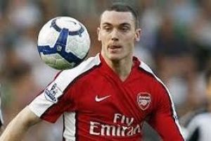 قلب الدفاع فيرمالين يفكر في الرحيل عن أرسنال 
