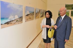 الفوتوغرافي الخان... عدسة وأضواء تنقلك إلى ربوع عُمان