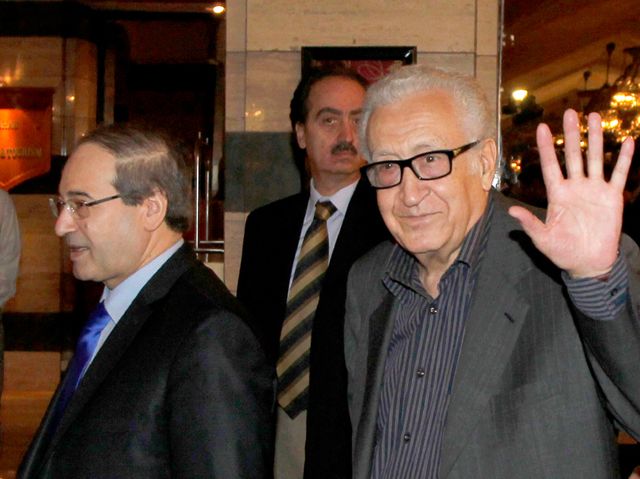 الأخضر الإبراهيمي أثناء وصوله دمشق