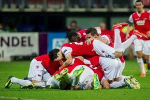 ألكمار يستغل سقوط أياكس وتعادل أنشخيده وينفرد بصدارة الدوري الهولندي