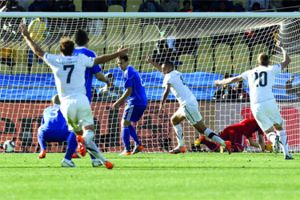 نيوزيلندا تفقد جهود القائد ريد بسبب الاصابة قبل جولة فاصلة ضد المكسيك