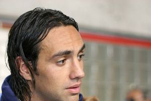 الإيطالي نيستا يعلن اعتزاله