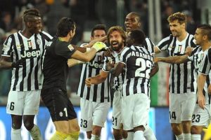 بيرلو وبوجبا يقودان يوفنتوس للفوز على نابولي في إيطاليا