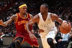 البرازيلي نيمار يتابع فوز هيت على باكس في دوري كرة السلة الامريكي