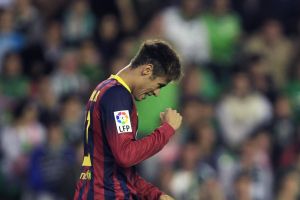 نيمار يستنكر تصريحات غير صحيحة نسبت إليه عن إصابة ميسي