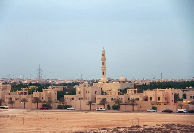 غيوم وسحب في سماء البحرين مع زخات خفيفة للأمطار أمس - تصوير : محمد المخرق