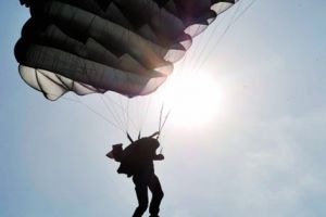 43 دولة تتنافس في بطولة دبي الدولية للقفز بالمظلات