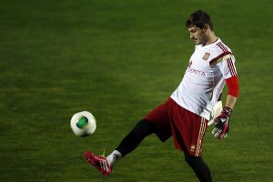 كاسياس يدافع عن 'حق المنتخب الأسباني في الفشل' ويبرر جلوسه احتياطيا في الريال 'بأسباب فنية'