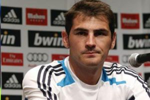 كاسياس : سأفاجأ إذا لم يفز كريستيانو بالكرة الذهبية