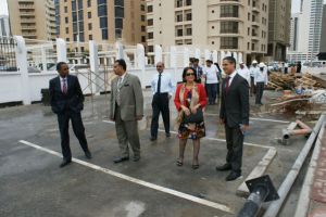 المطوع تتفقد مراحل الإنجاز بمشروع الأعمال الخارجية لمبنى التسجيل العقاري