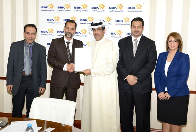 جمال هجرس يقدم التبرع إلى جمعية الكوثر للرعاية الاجتماعية